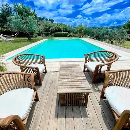 Villa Between Montefalco And Bevagna - 3 Kms Walk To Shops, Bars And Restaurants *